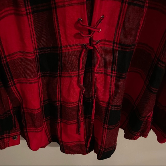 Women’s Hi-Low Buffalo Plaid Button Up - Picture 8 of 8